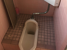 施工前のトイレです。