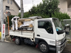 ユニットバスの商品が到着しました。慎重に納品していきます。