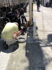 緊急で水道を迂回させる為に自由がきくジャバラ管を使ってバイパス工事を行う事になりました。