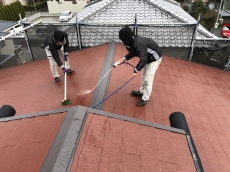 少しでも綺麗な状態でお引渡ししたいので、少しの作業汚れも洗って綺麗にします。