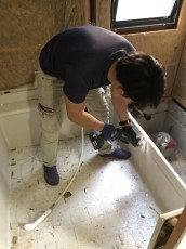 床板を搬出できるようにカットしています。