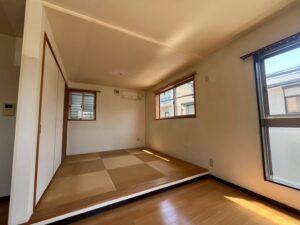 畳部分、壁等の劣化が気になる。