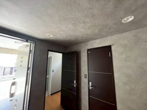 全体のバランスを考えた扉を採用。